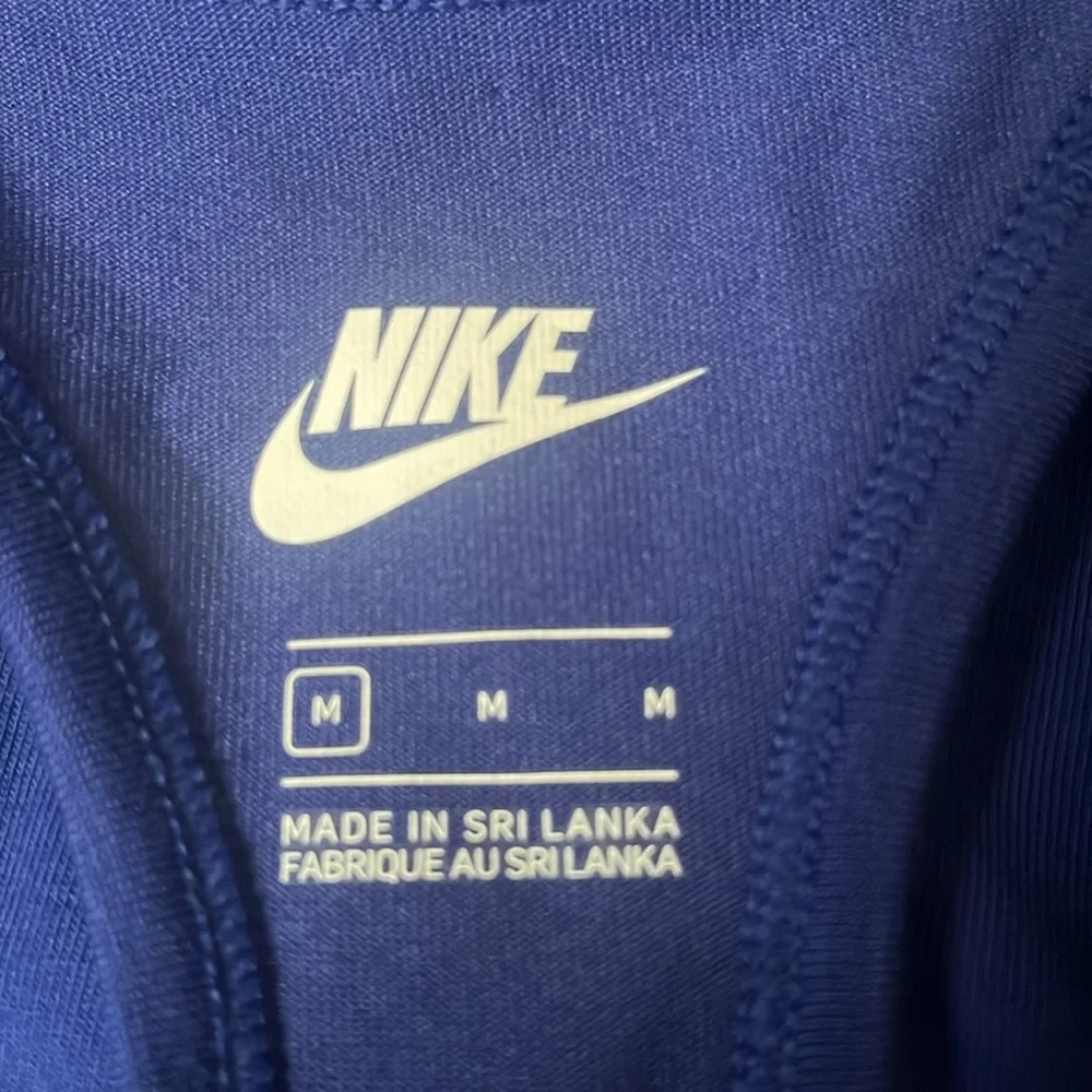 *NEW* Nike Tight Fit Collant Tank Top - Picture 3 of 5